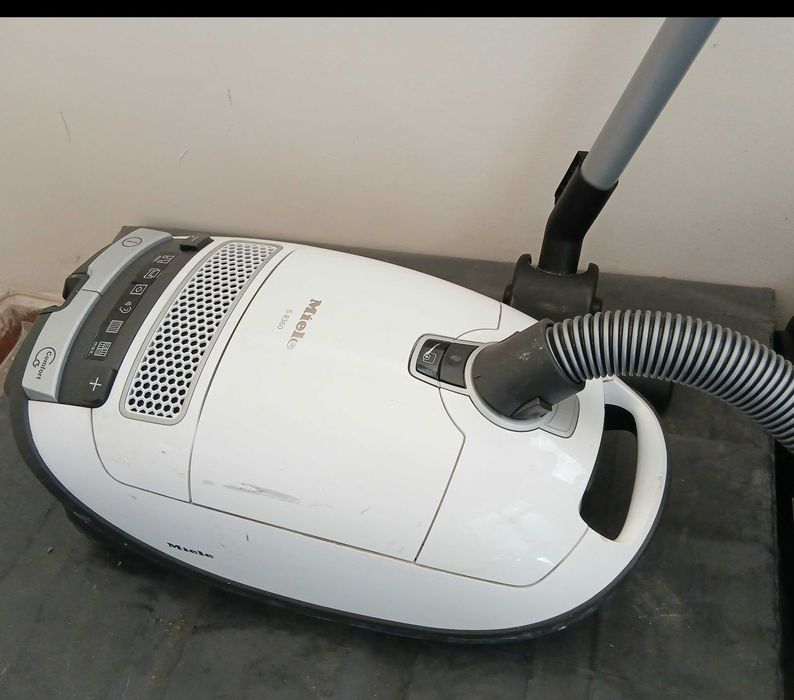 Прахосмукачка MIELE 1200W