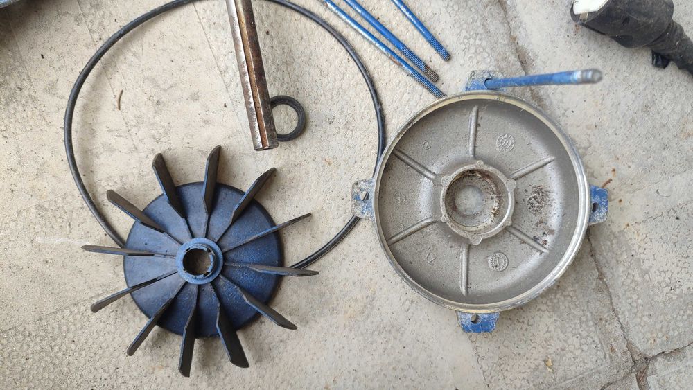 Продавам части от италианска самозасмукваща помпа SPERONI SM 98-5