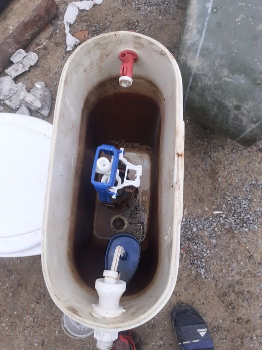 Унитаз в сборе  в хорошем состоянии