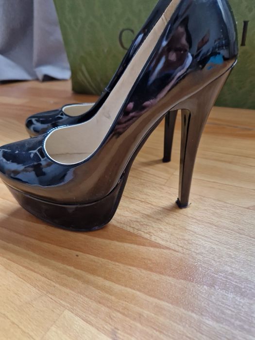 Продам туфли на платформе.