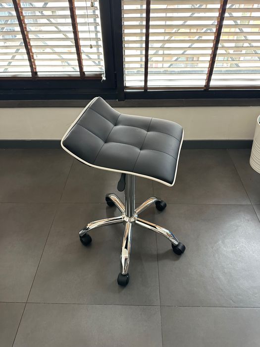 Висок стол на колелца Париж + 24м гаранция