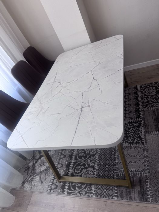 Продается новый Стол кухонный.Срочно.