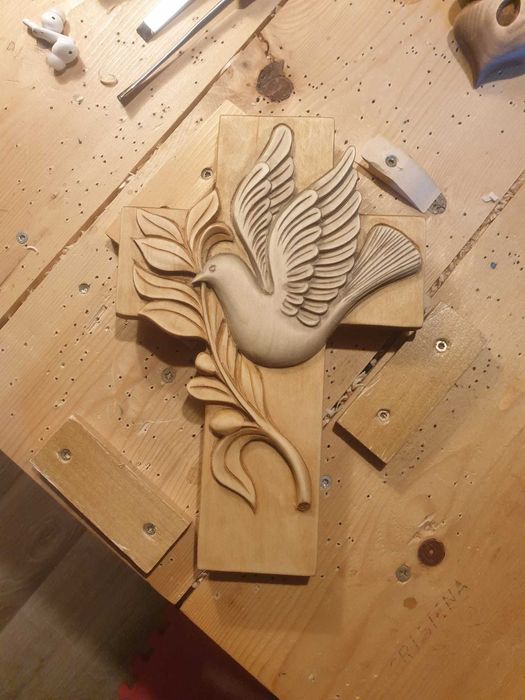 Cruci si icoane din lemn sculptate manual - cadouri cununie, casa