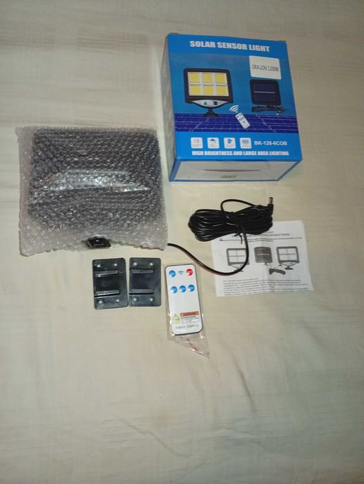 Lampa Solara de Perete cu senzor de miscare 1200W model BK-128-4COB