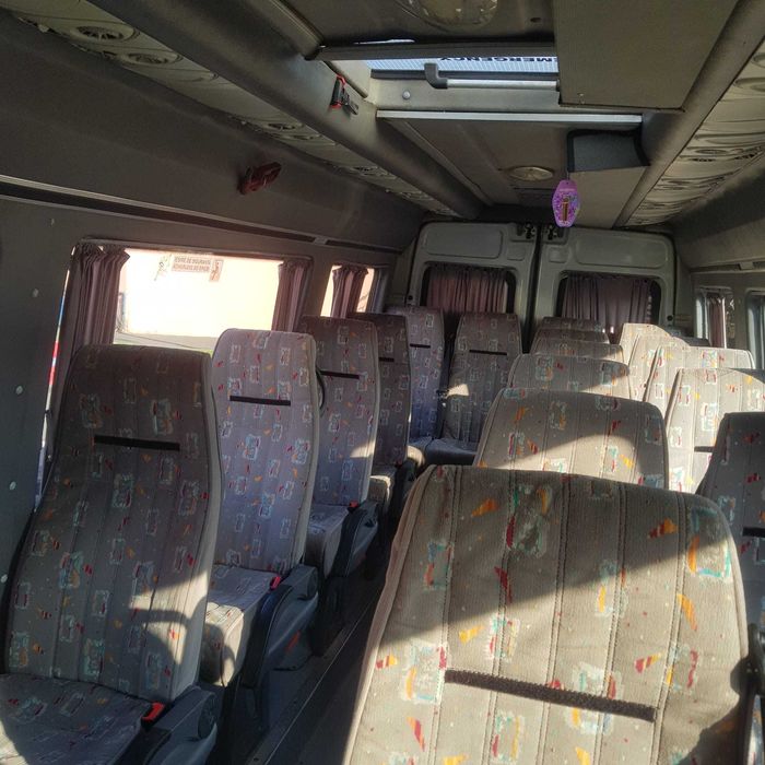 Inchirieri microbuze cu sofer pentru evenimente