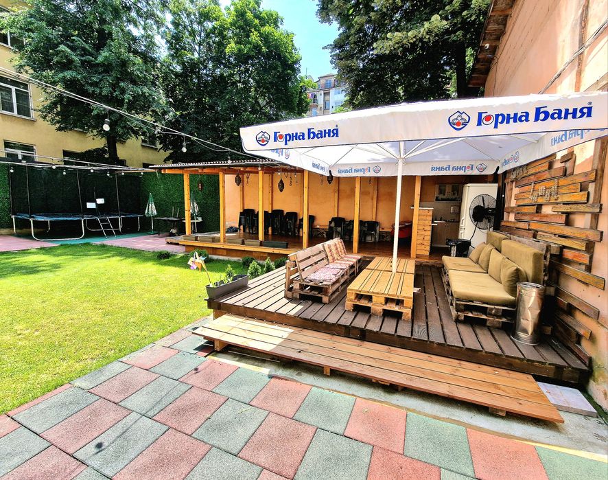 Открита площ/градина почасов наем в центъра на София