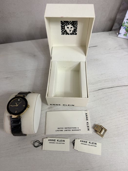Продам женские часы