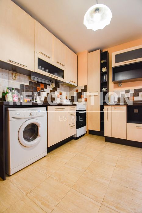 Дава се под наем Тристаен апартамент в София, Център - 91 кв.м за 960 € - Снимка #2