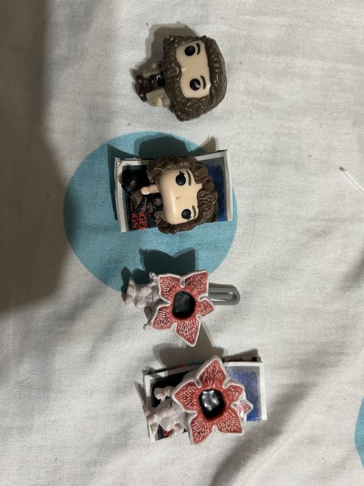 Продавам фигурки на Stranger things