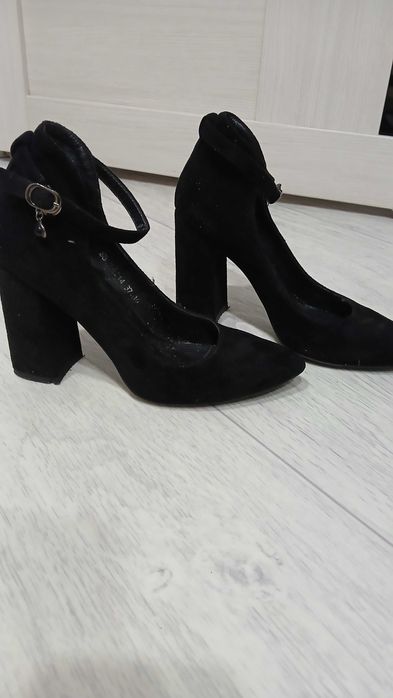 Продам женскую обувь