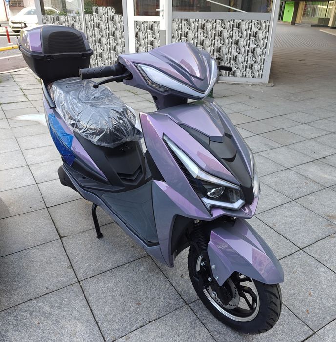 Scuter Electric cu motor 1500W, Fara permis, Autonomie 75km