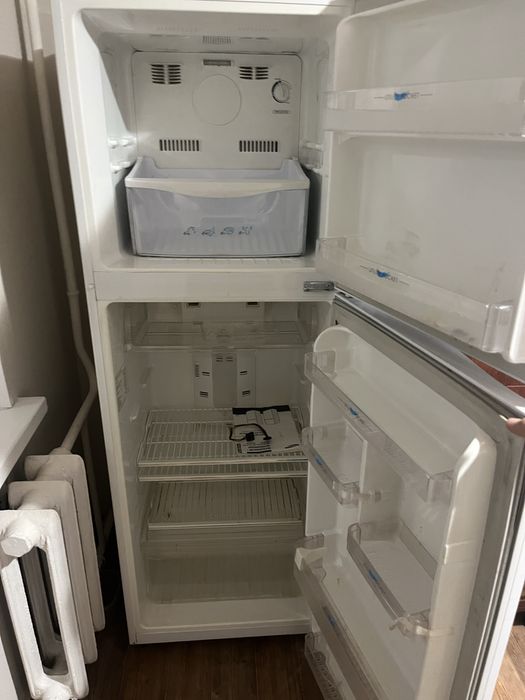 Продам холодильник Samsung (под ремонт)