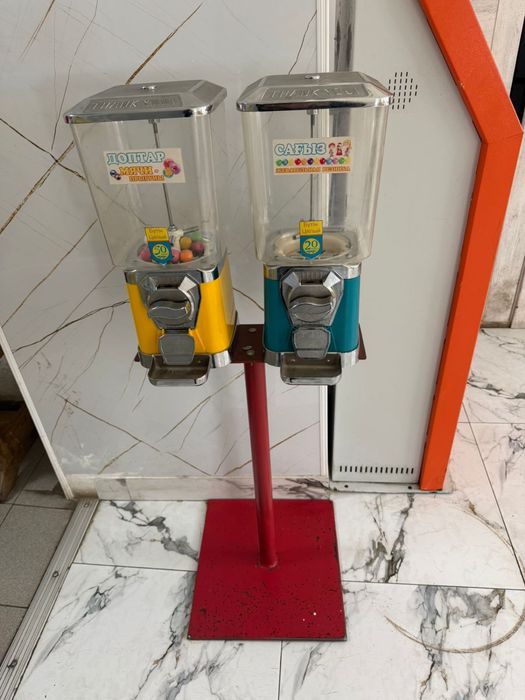 Продам игравой аппарат для жевачек