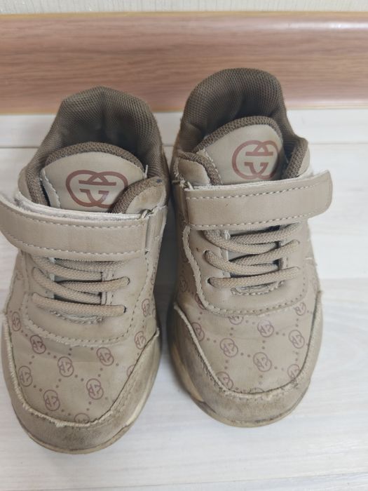 Продам кроссовки детский