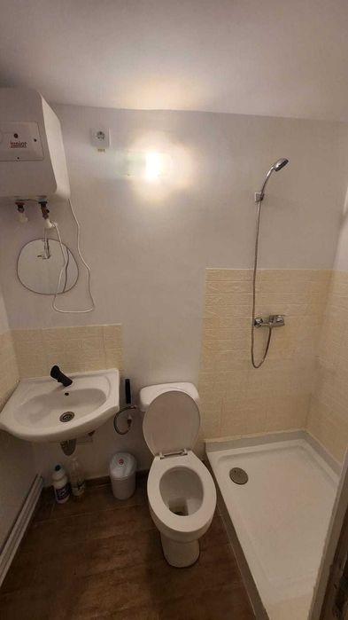 Hala cu frigider industrial și Teren de Închiriat