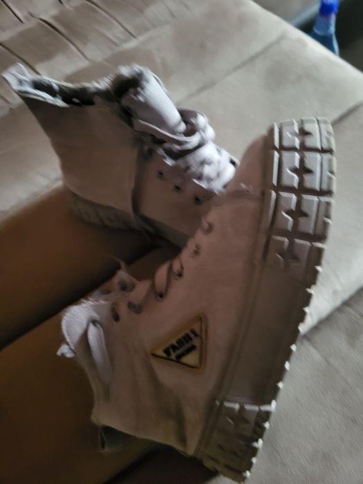 Ghete scurte, gri, căptușite cu blană