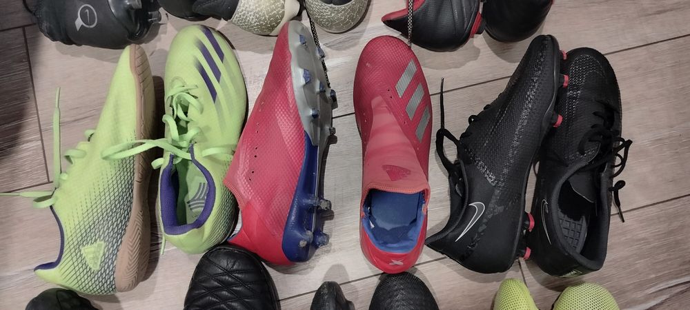 Футболни бутонки, стоножки размери от 40 до 42