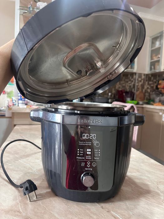 Мултикукър Instant Pot - Pro Max, 1200W, 5.7 l, 10 програми, Wi-Fi,