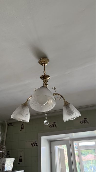 Продам люстры в отличном состоянии