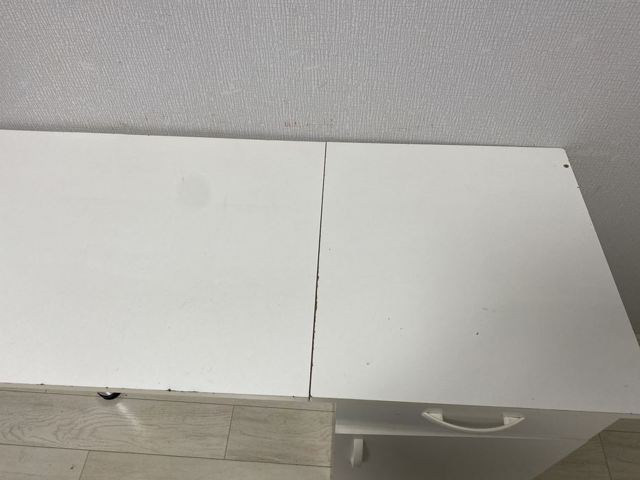 Стол для работы маникюра