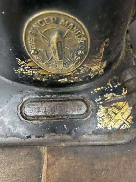 Masina de cusut SINGER