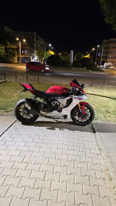 Yamaha r1 an 2015