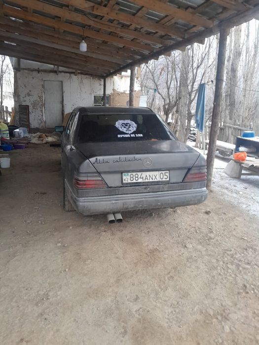 Мерседес 124 седан