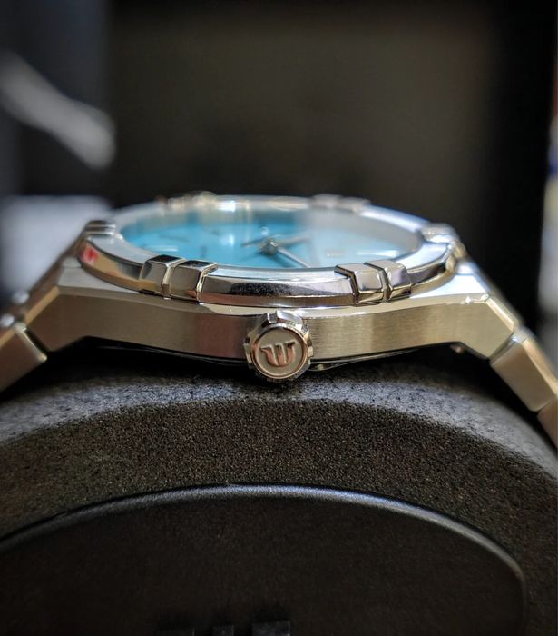 Швейцарские часы Maurice Lacroix Aikon Colours Edition Tiffany Blue