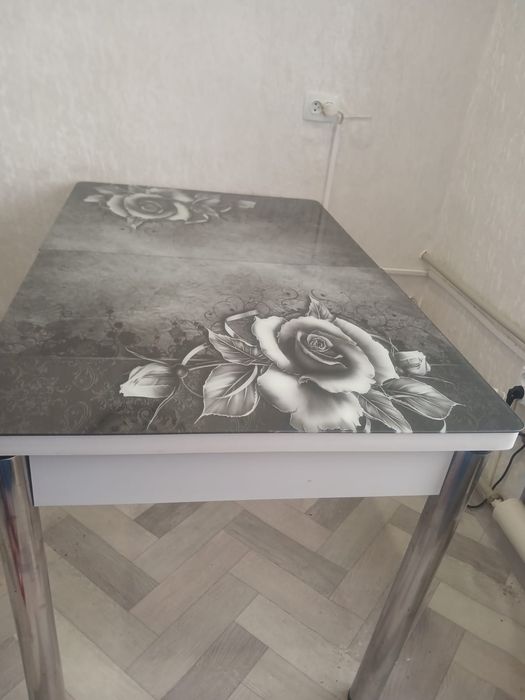 Продам стол кухонный