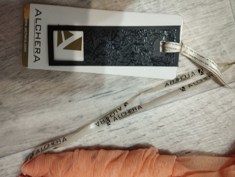 Новое платье с этикеткой