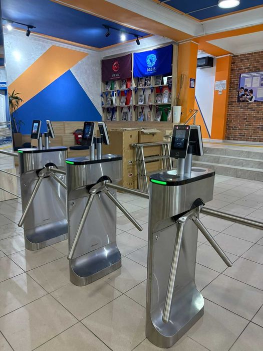 Установка турникет и система контроля доступа