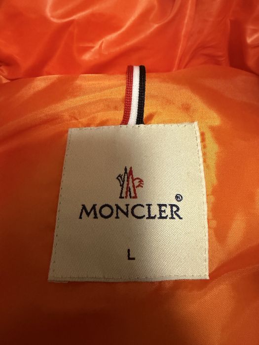 Елек Moncler.