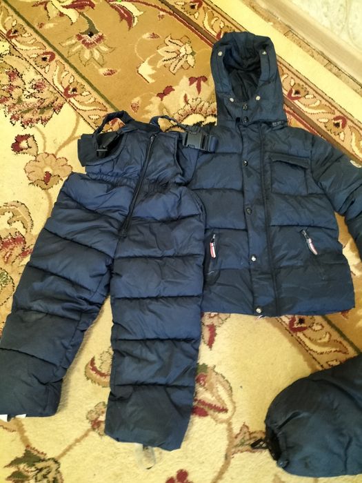 Продам пуховик скомбензоном