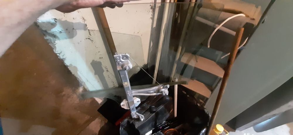 Vând piese logan 2(componente ușa stânga spate)