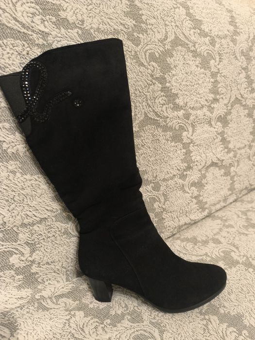 Натуральные замшевые сапоги