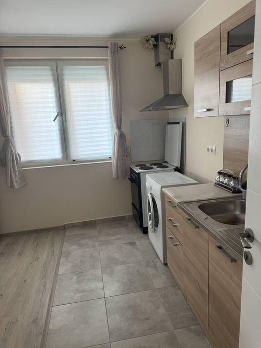 Дава се под наем Двустаен апартамент в Бургас, Лазур - 60 кв.м за 459 € - Снимка #3