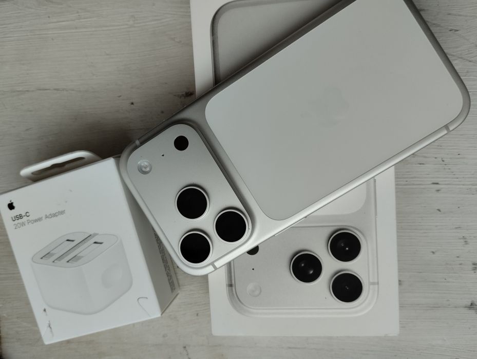 Айфон 17про  256гб
