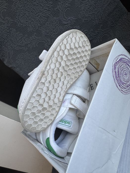 Бели маратонки Адидас и найк