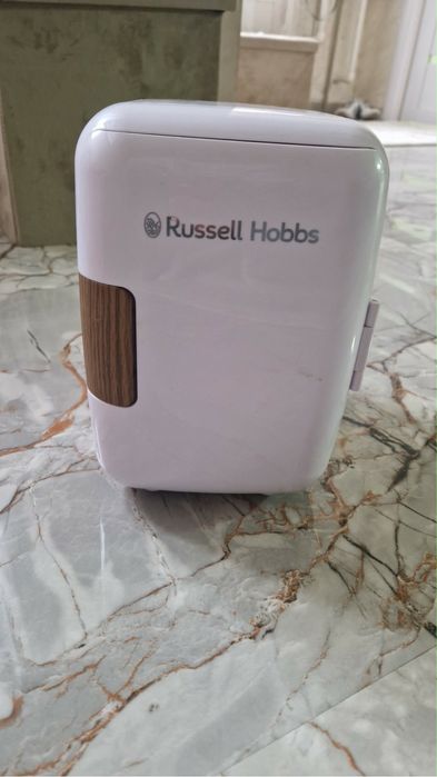 Mini Frigider russel hobbs