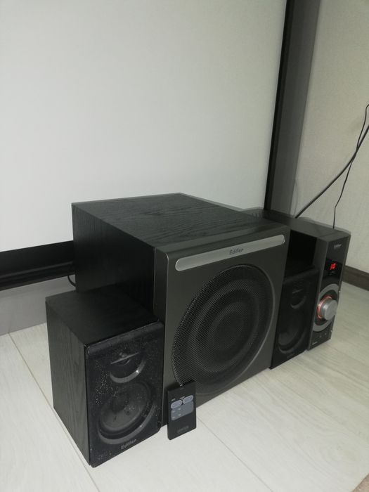 Продаются акустические система Edifier c3