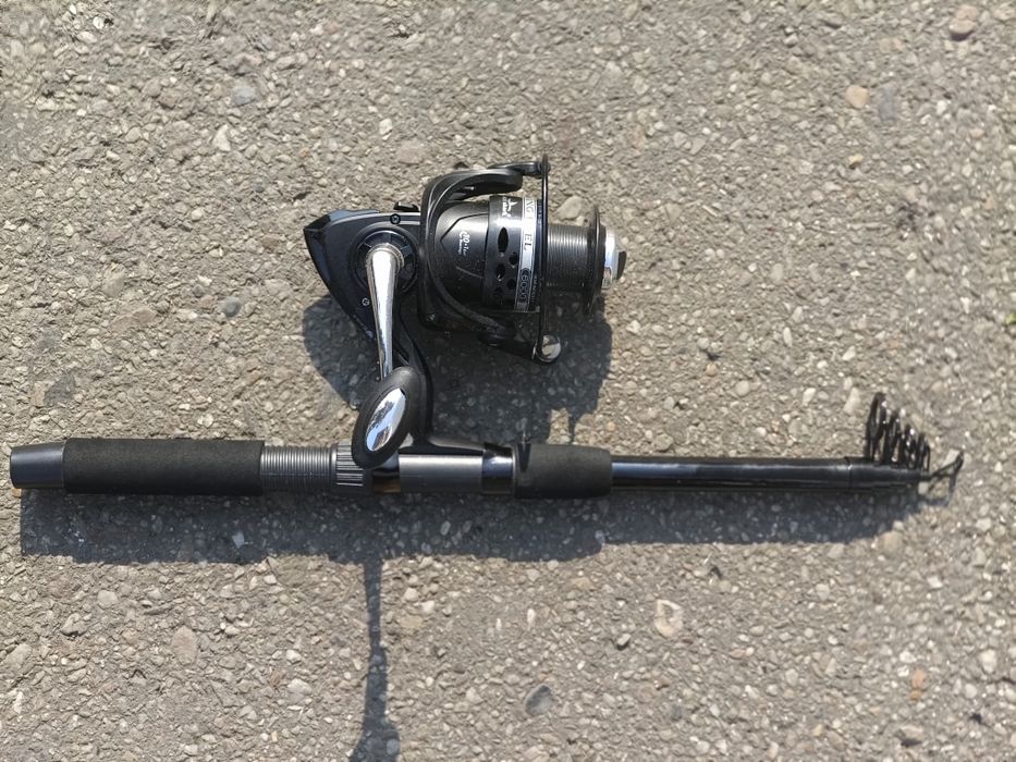 Set 5 Lansete Telescopice 2.10m cu Mulinete - Pregătite de Pescuit