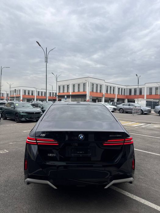BMW i5 35L M -Sport 2024 yil