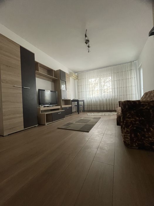 Chirie 3 cam decomandate (1 Mai)