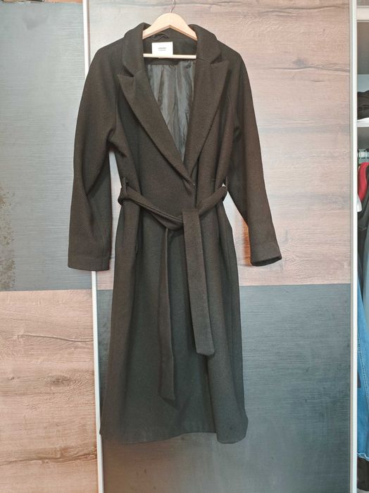 Дамско вълнено дълго палто с 30% вълна, черно – с колан L