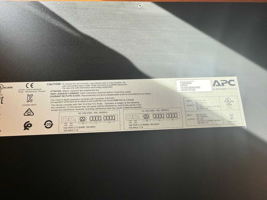 APC AP4423 автоматичен превключвател на захранване (ATS)