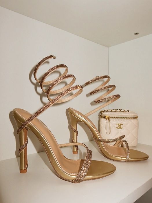 Налични сандали на висок ток 37,38,38,40 номер