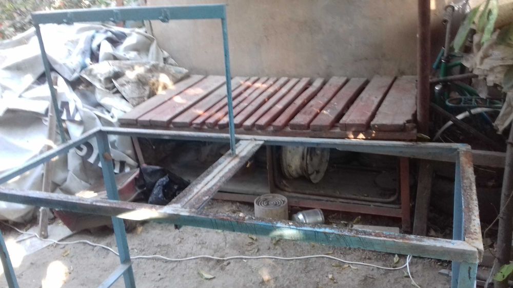 Продаются столики.