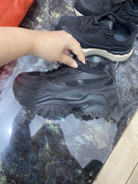 Кроссовки черные с большими подошвами