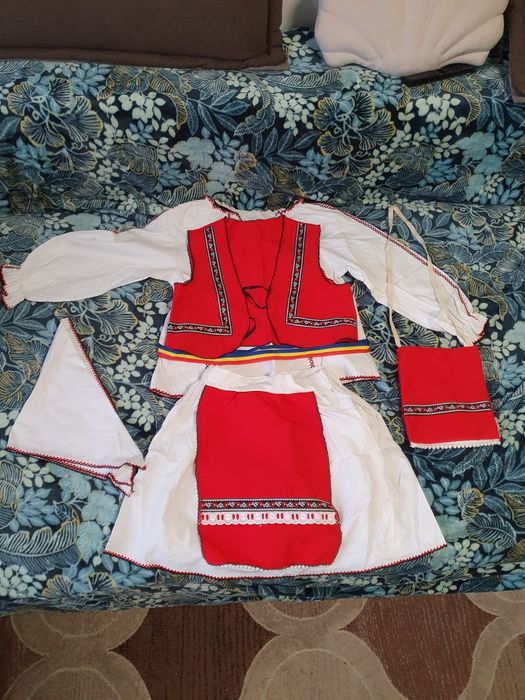 Costum serbare .Costum național .Pt  serbare sau diverse ocazii. 5 pie