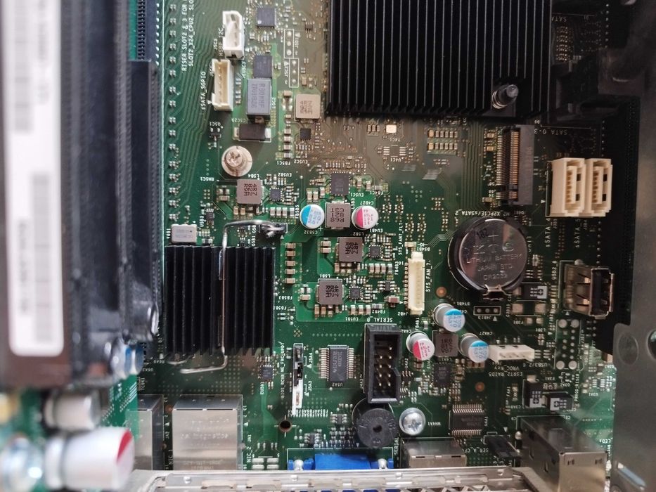 Server 2x Intel 4208 (16C 32T), 16GB DDR4 ECC RDIMM, 10 Gbps networking, 8x 2.5" tray, 2x M.2 nvme, 2xPSU